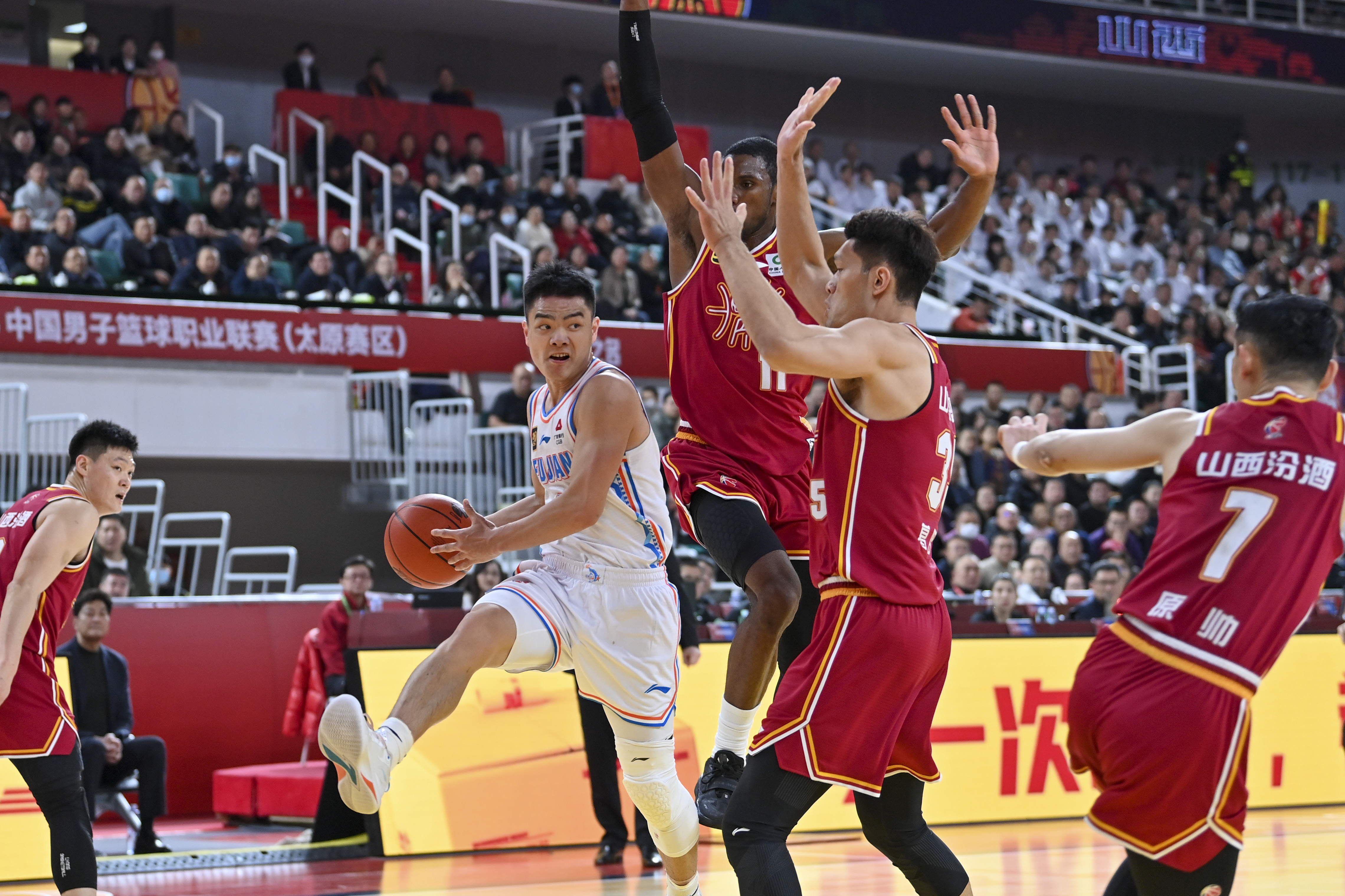 福建队逆袭登顶，发挥出色稳居不败之地的简单介绍