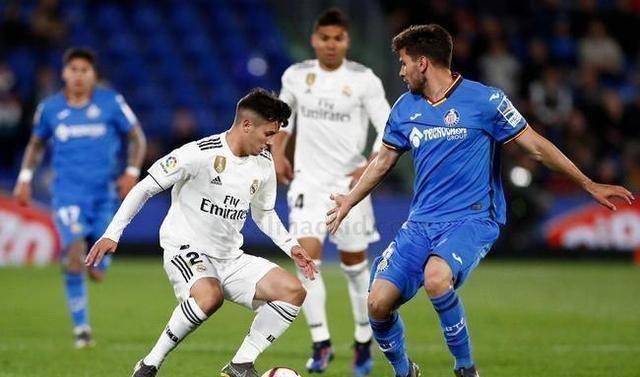 西甲联赛再迎强强对决,双方争夺胜利 西甲联赛再迎强强对决,双方争夺胜利