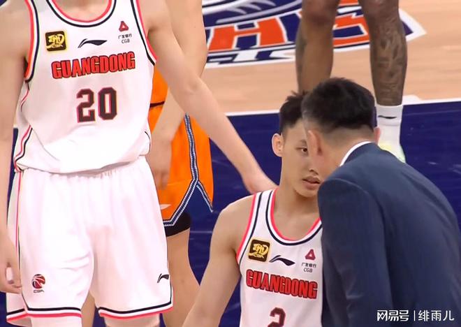 杜锋谈今季表现:广东队需增强内线深度 杜锋谈今季表现:广东队需增强内线深度