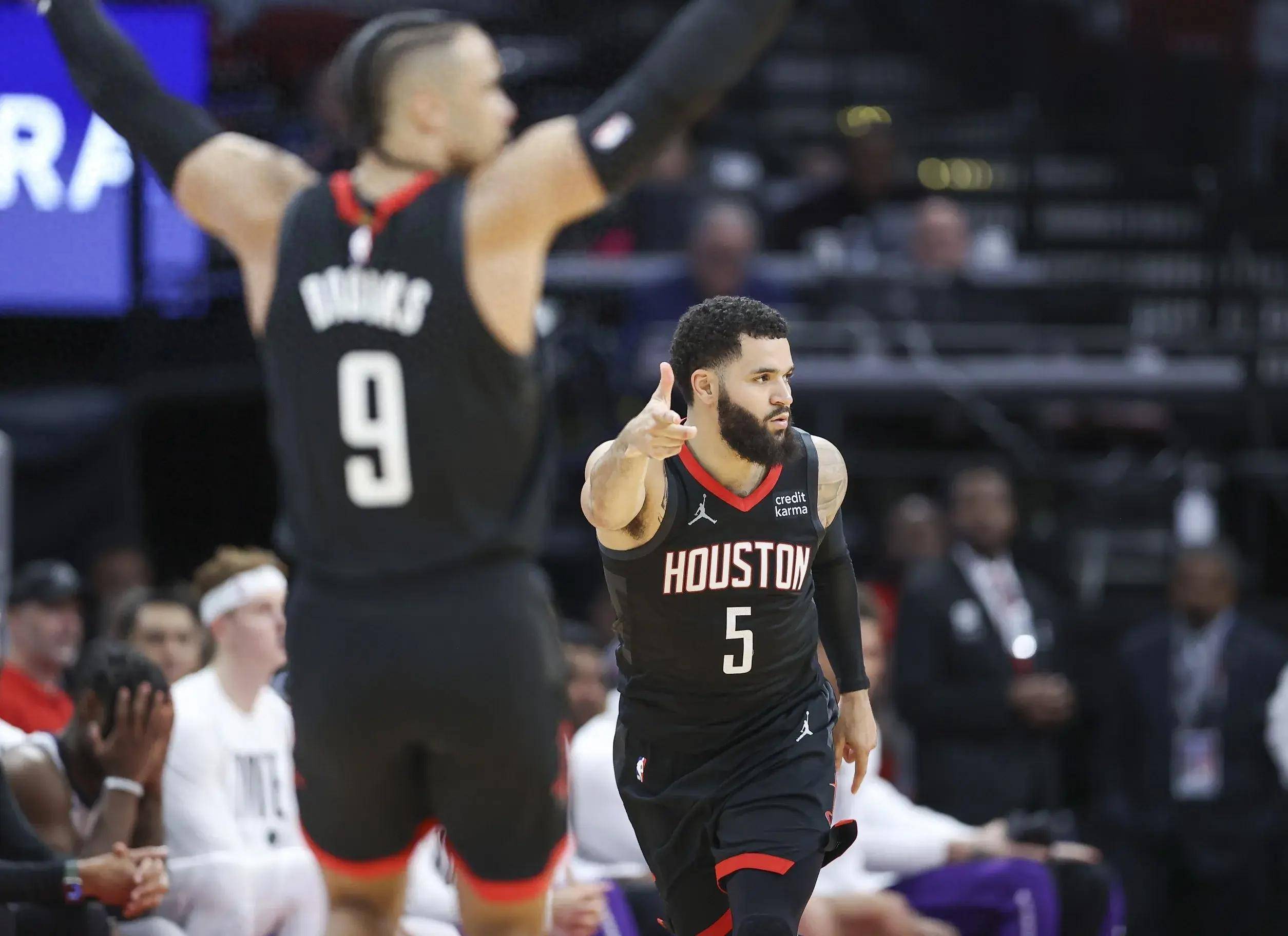 爱游戏app下载-快船连胜被终结，意外失利暂时压制住争议