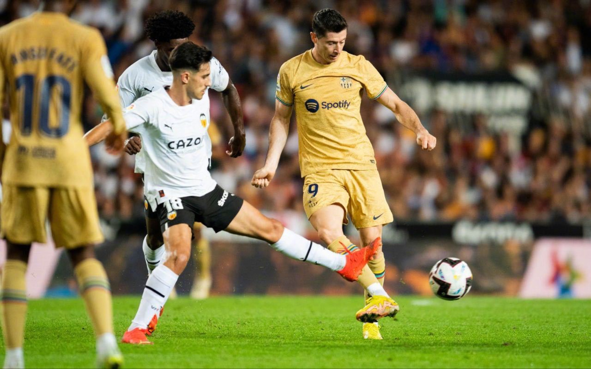 爱游戏网页版入口-巴萨vs巴伦西亚：豪门争霸之战的简单介绍