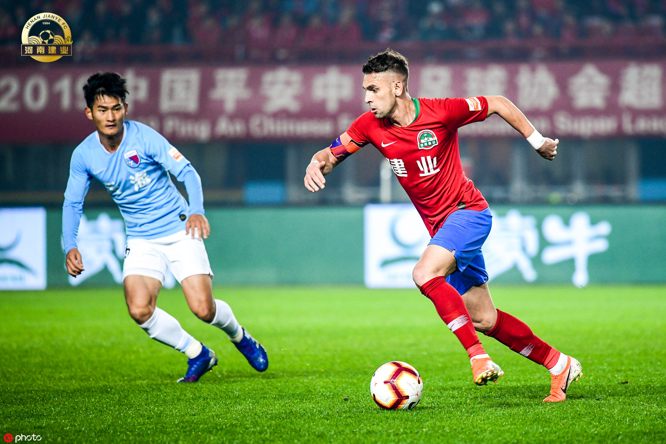 河南建业队员拼尽全力,最终获胜 河南建业队员拼尽全力,最终获胜