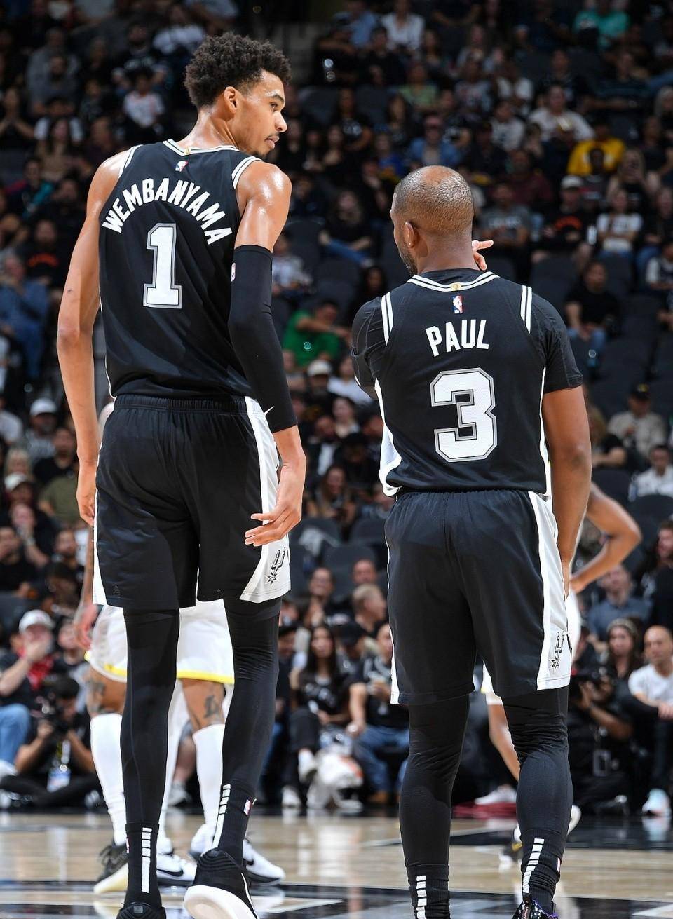 爱游戏中国官网-马刺球员因车祸受伤需休息两周