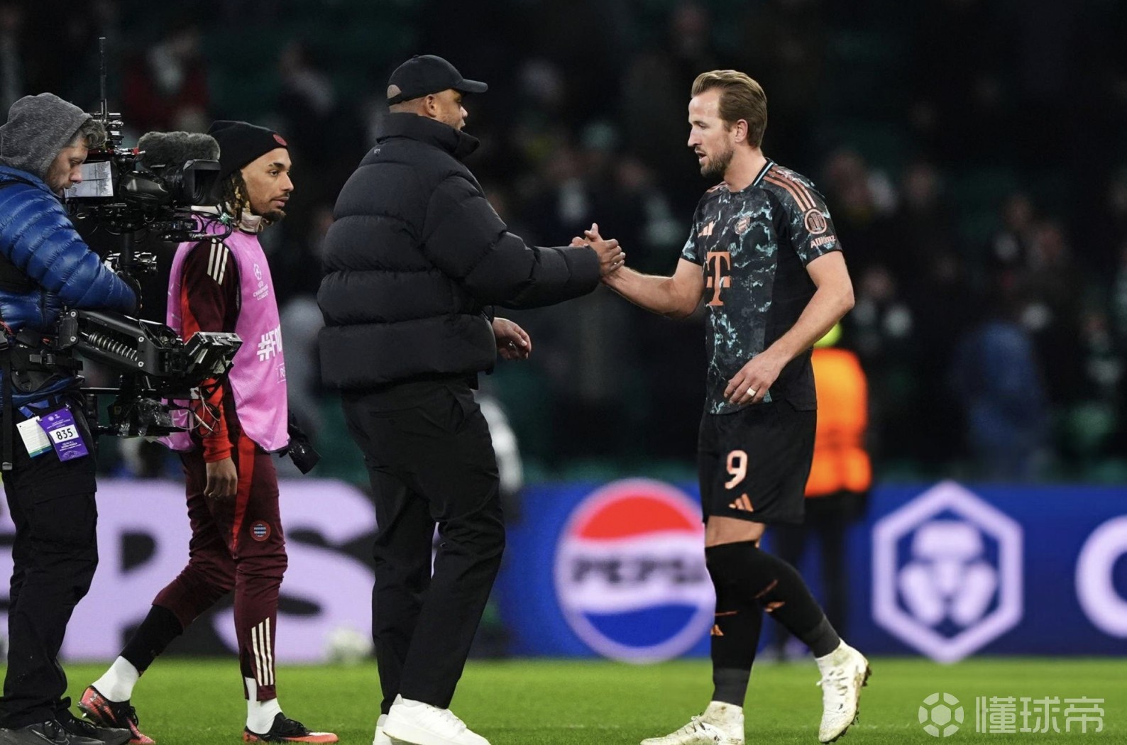 爱游戏官方入口-新人球员崭露头角，成为球队新希望