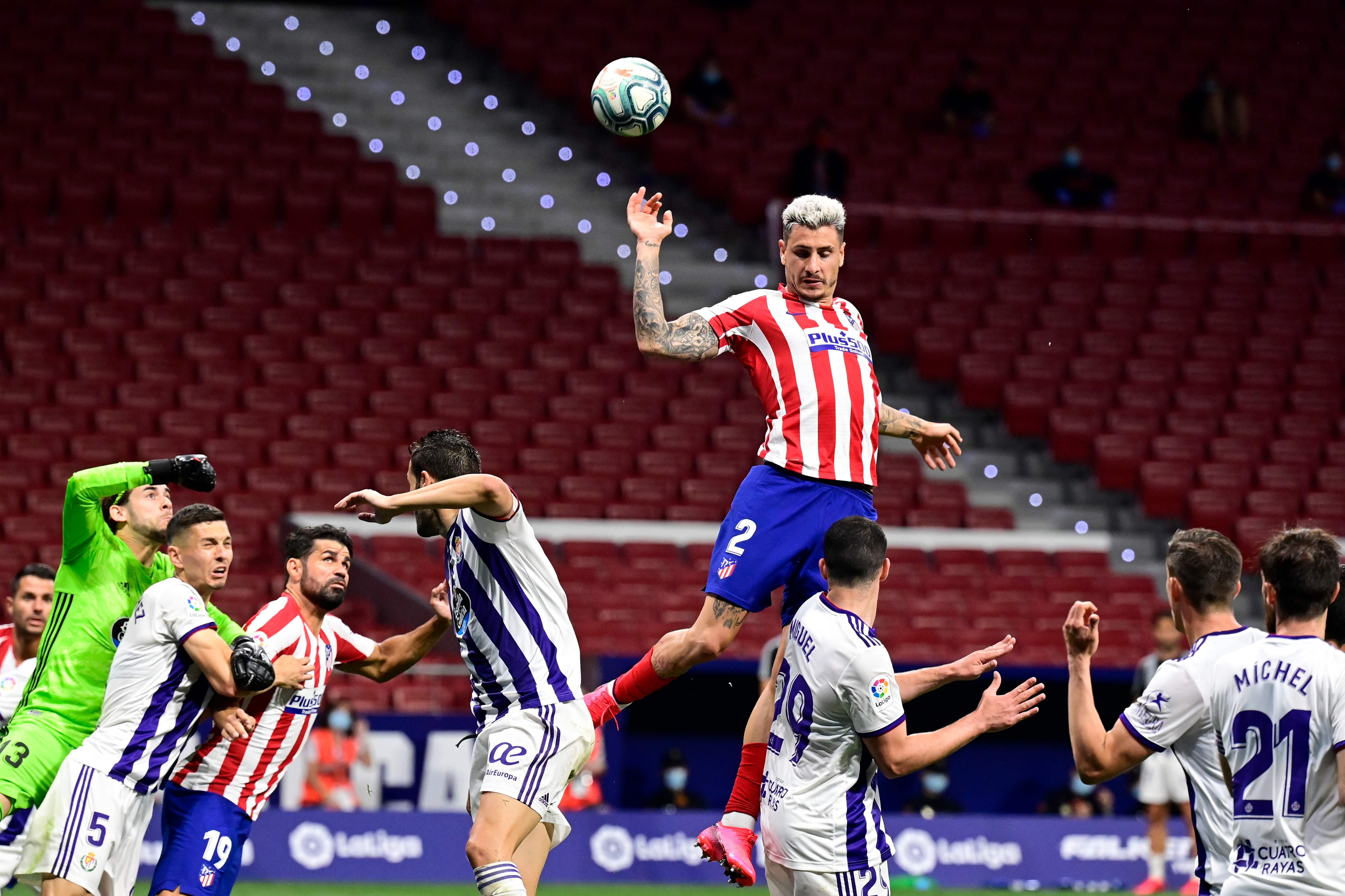 爱游戏网页版-汉堡主场艰难战平科隆，保级形势堪忧的简单介绍