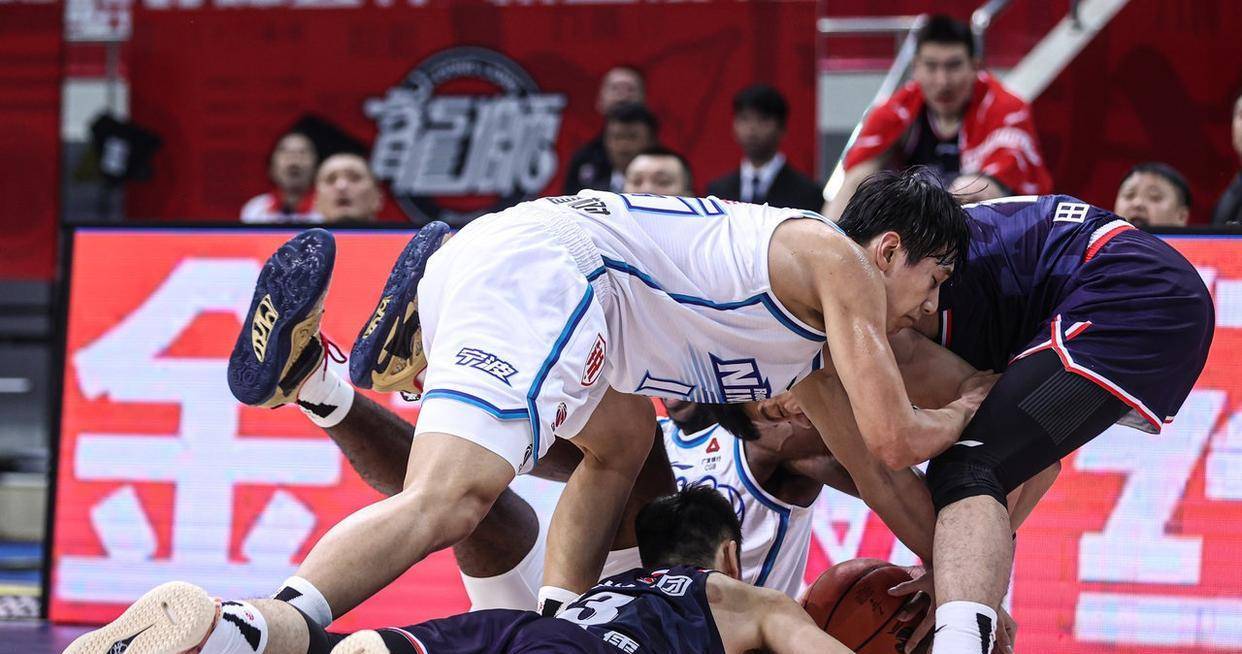 内蒙古队豪取六连胜,稳占龙头位置 内蒙古队豪取六连胜,稳占龙头位置