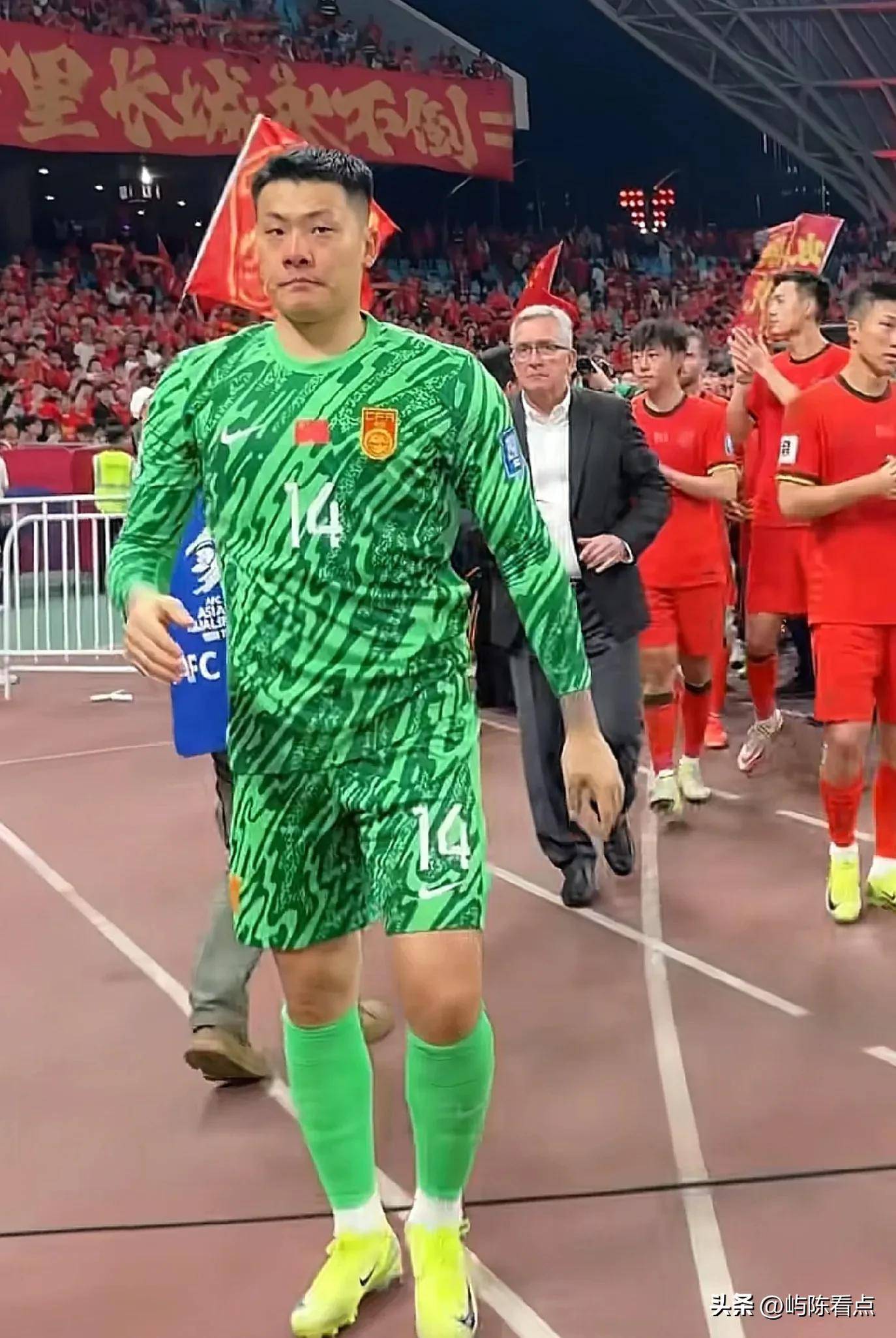 爱游戏官方登录入口-中国足球职业联赛引发热议，球迷热情高涨