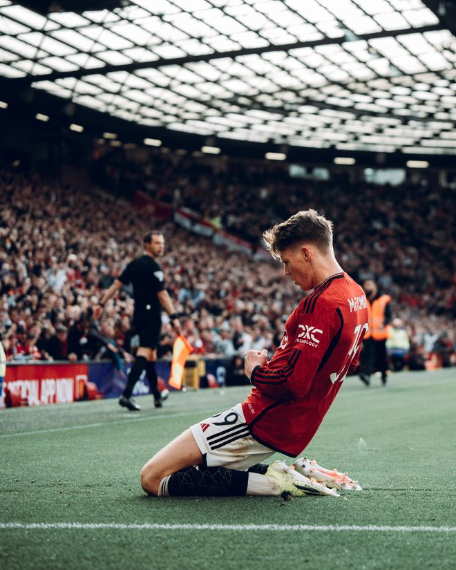 爱游戏登录-曼联客场逆转，成功晋级淘汰赛