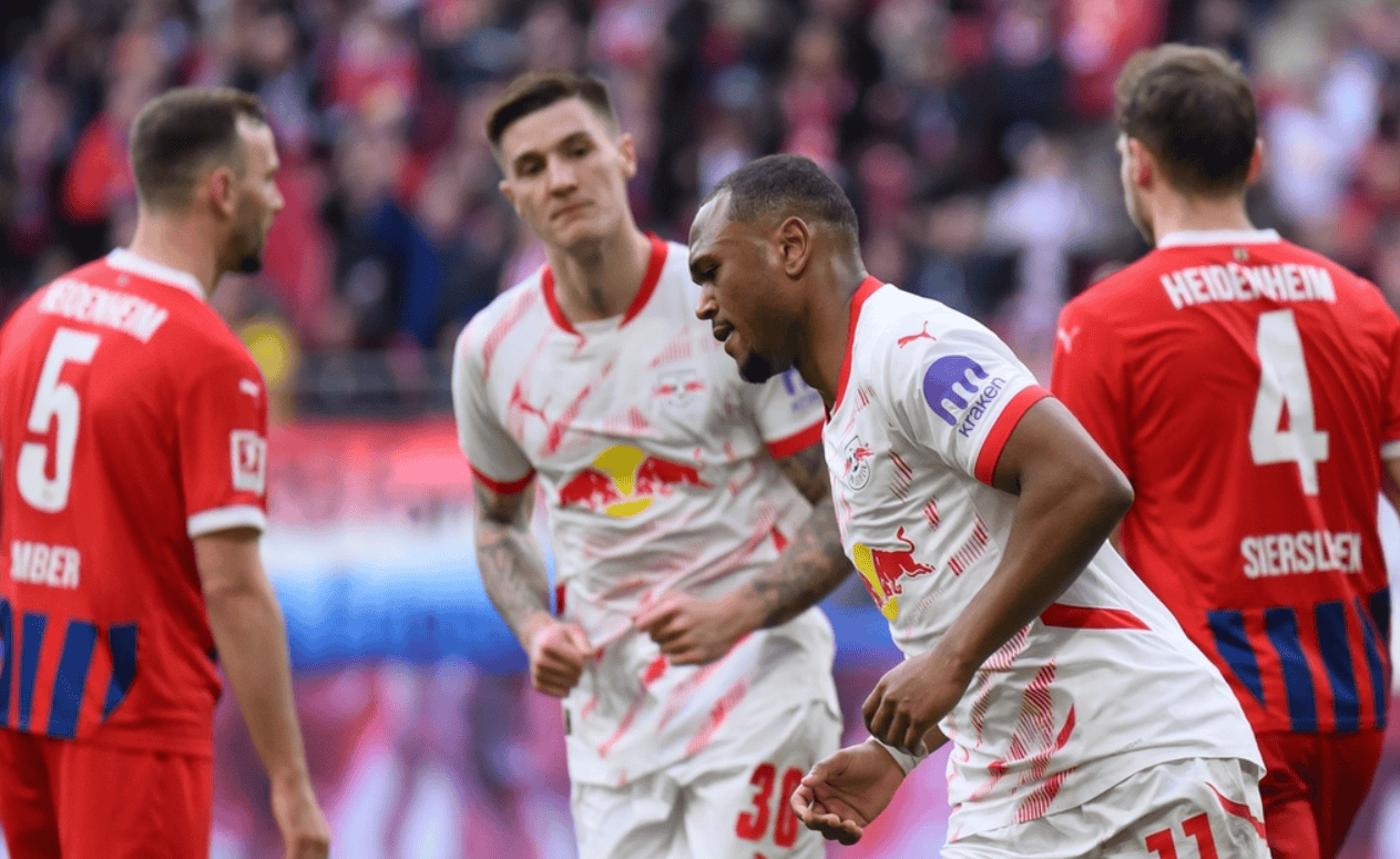 斯图加特主场被逼平,德甲保级形势严峻的简单介绍 斯图加特主场被逼平,德甲保级形势严峻的简单介绍