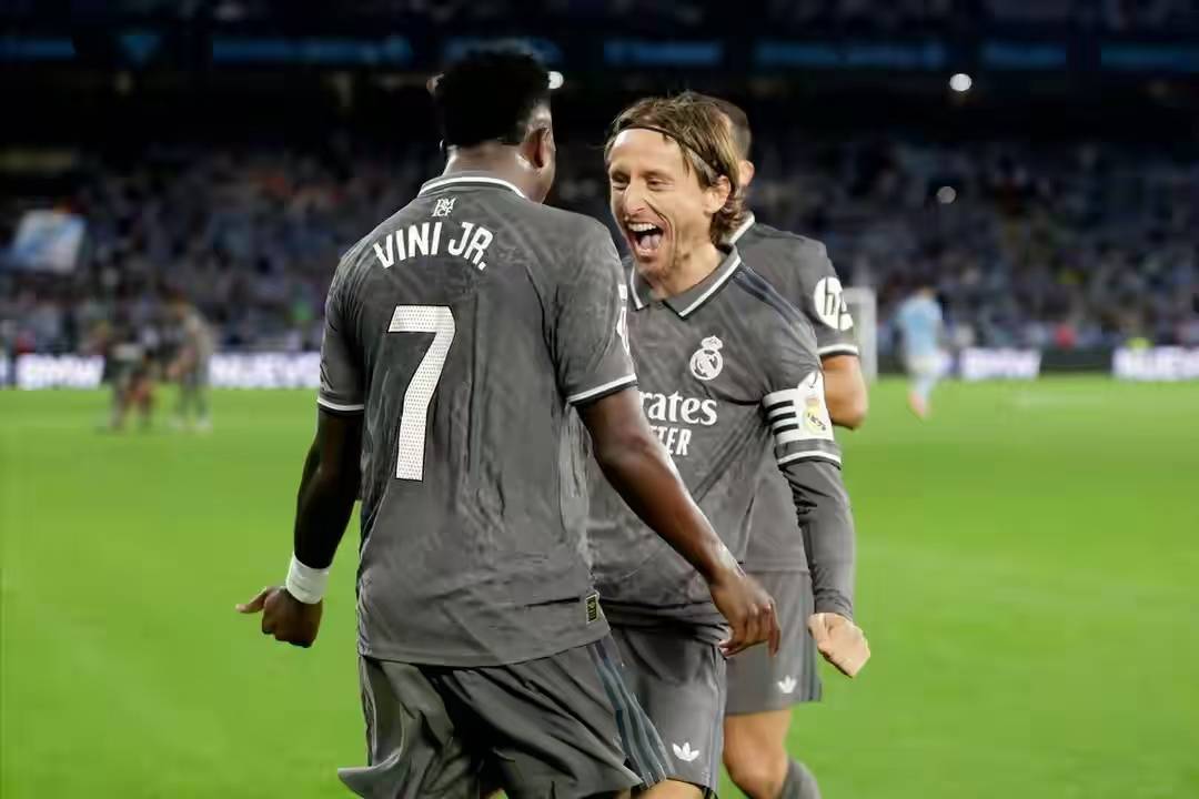 爱游戏官网-包含塞维利亚主场拿下对手，继续领跑榜首的词条