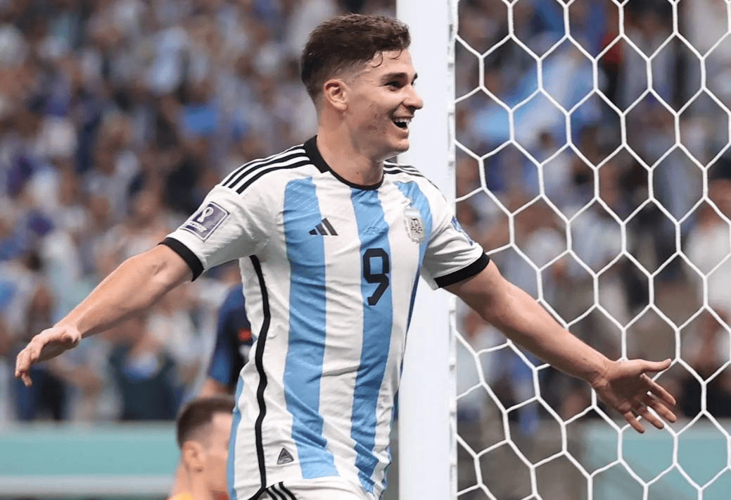 爱游戏官方入口-美国足球队在国际比赛中表现出色