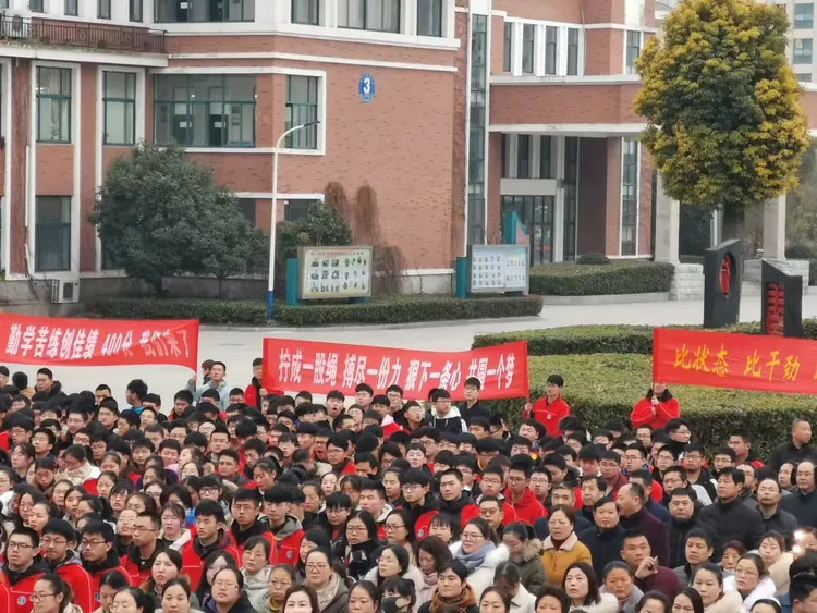 包含拳拳之心,为全队加油打气,燃烧起激情!的词条 包含拳拳之心,为全队加油打气,燃烧起激情!的词条