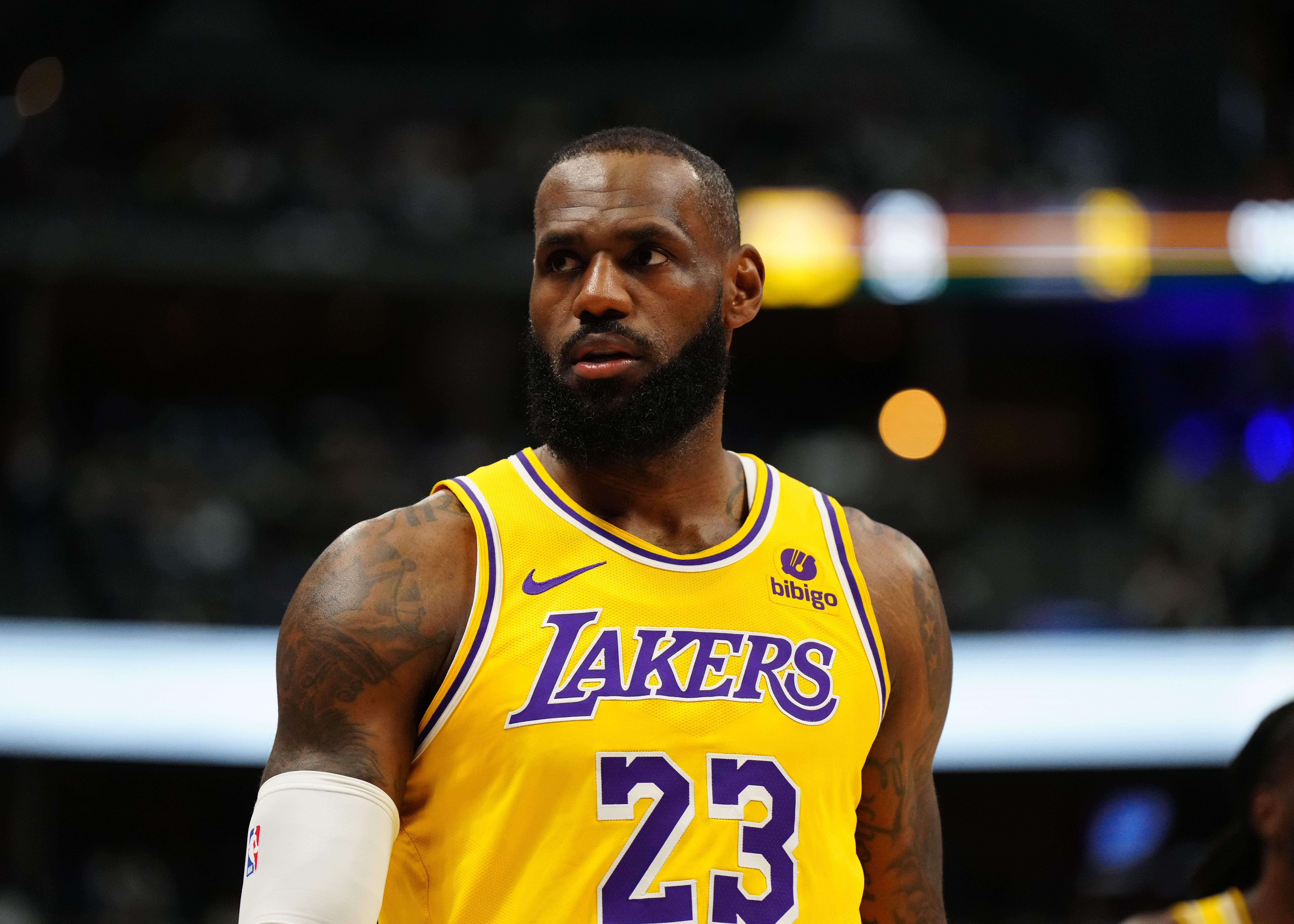 爱游戏亚洲官网-詹姆斯带队四连胜，湖人重返西部前四