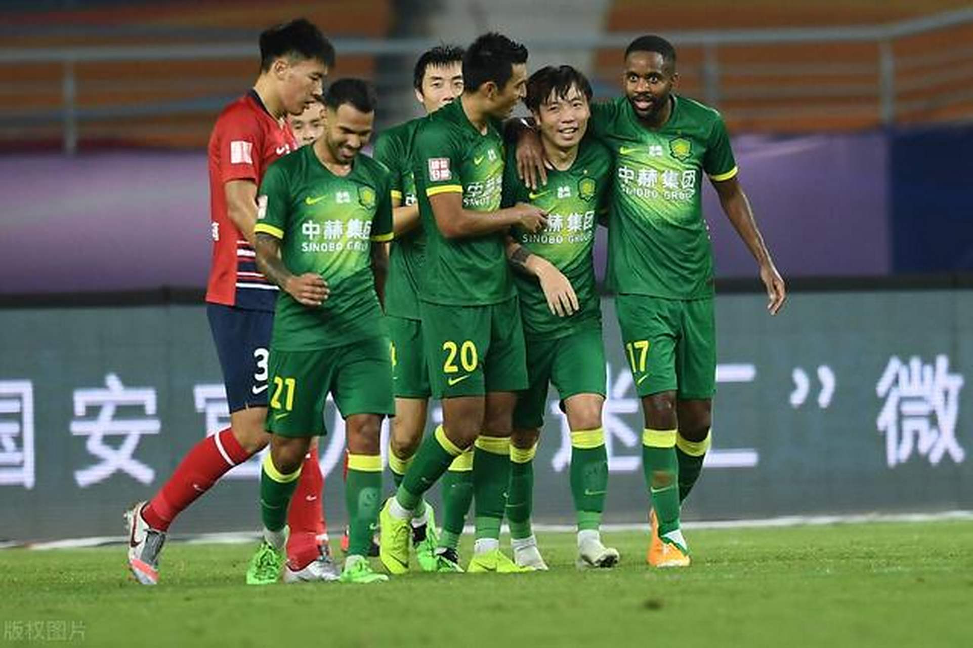 爱游戏app下载-国安球星巴坎布因伤无缘下轮比赛