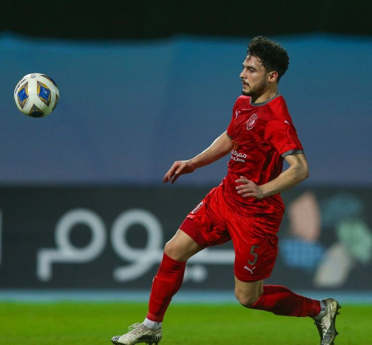 包含红队控球率占优，轻松战胜对手的词条