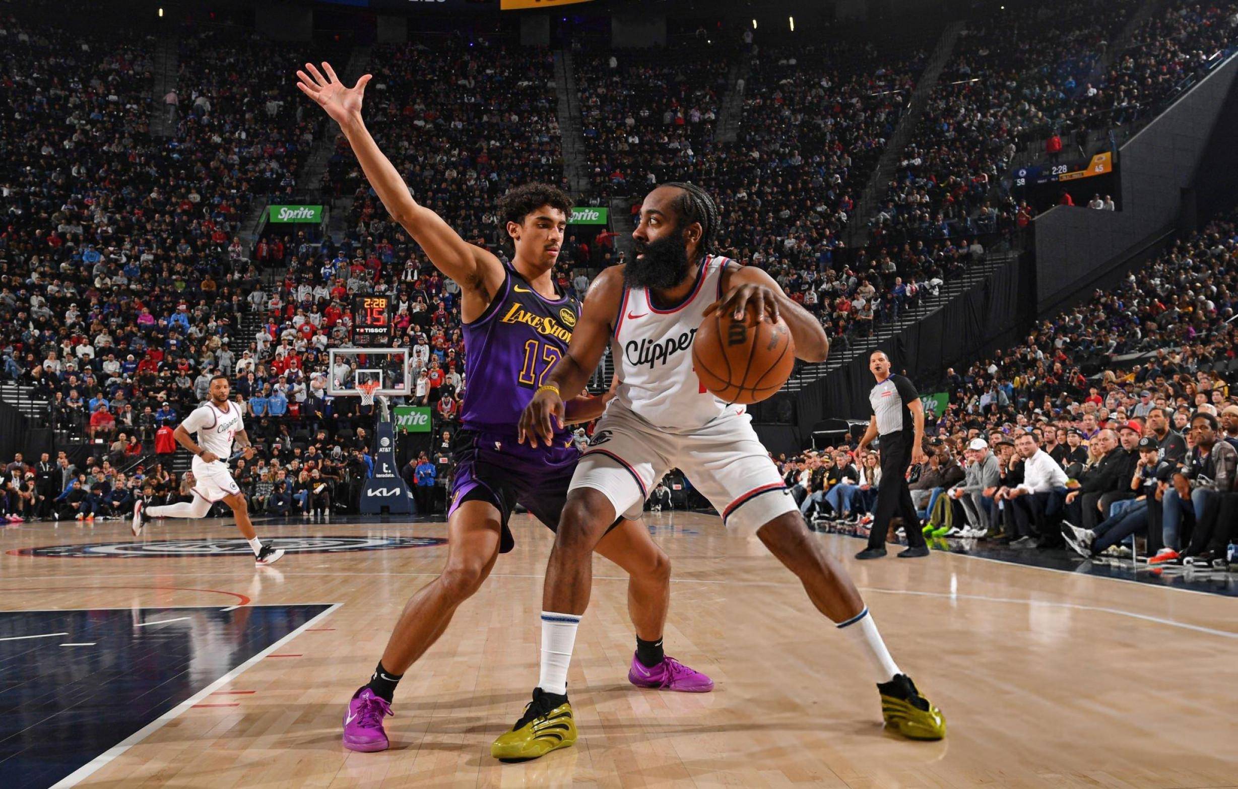 詹皇独砍40分,湖人大胜快船 詹皇独砍40分,湖人大胜快船