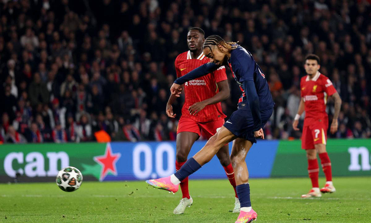 爱游戏官网-冰岛队在比赛中实现逆转胜利