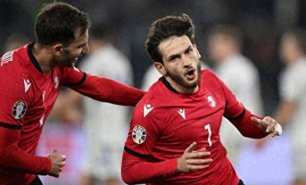 冰岛队在比赛中实现逆转胜利