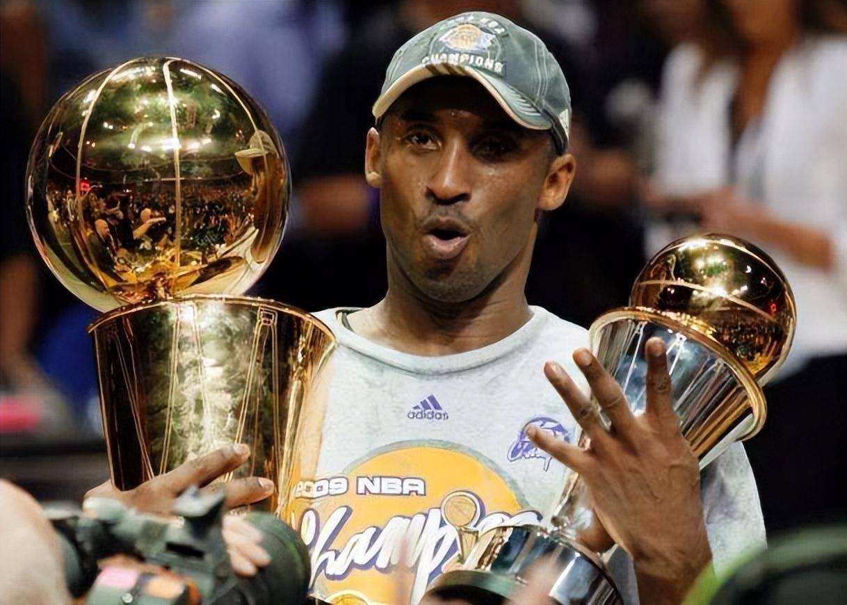 NBA传奇巨星！科比、乔丹、韦德齐聚赛场