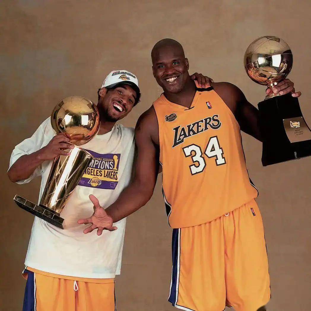 NBA传奇巨星！科比、乔丹、韦德齐聚赛场