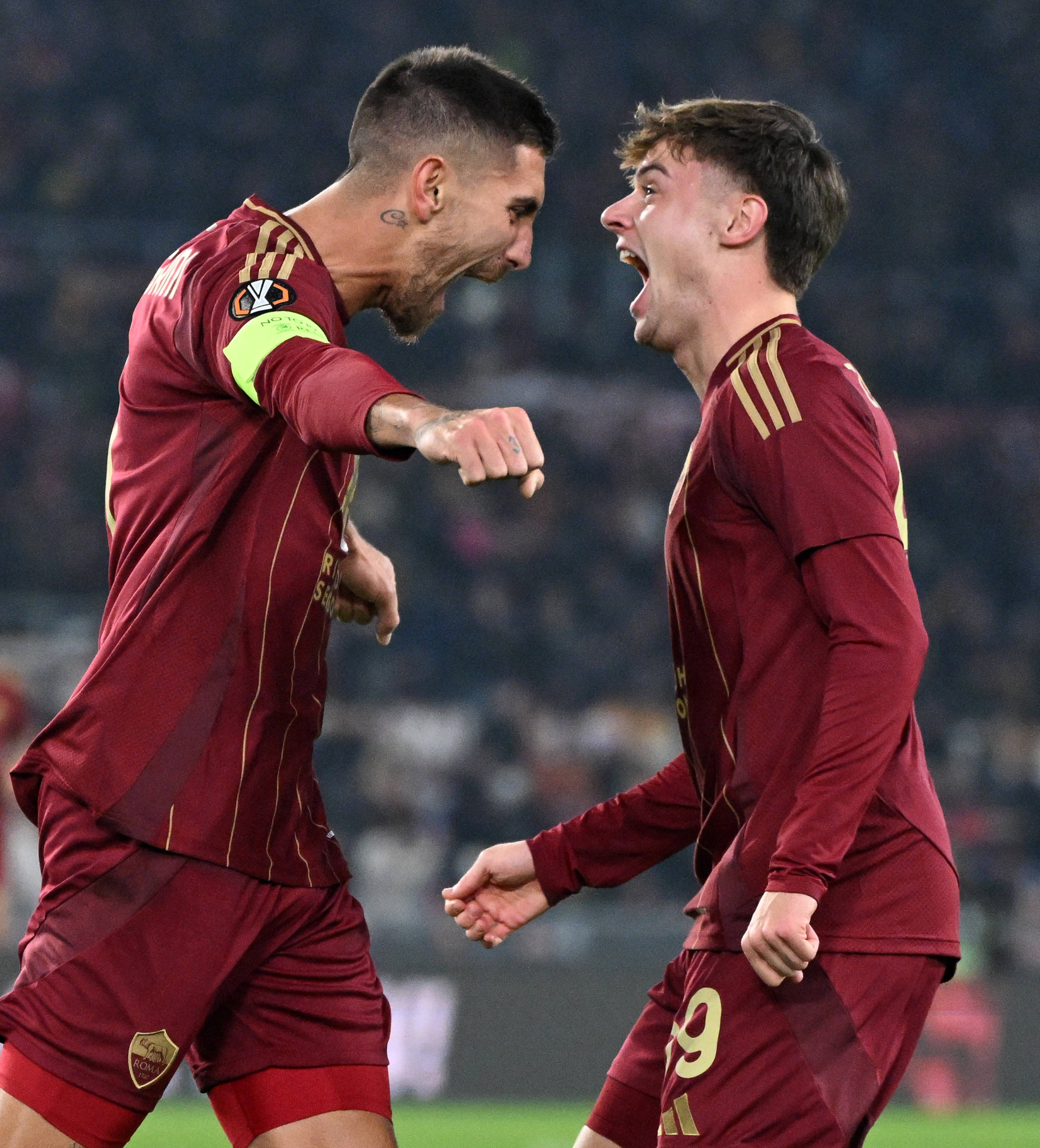 罗马球员集体训练,备战下一轮比赛 罗马球员集体训练,备战下一轮比赛