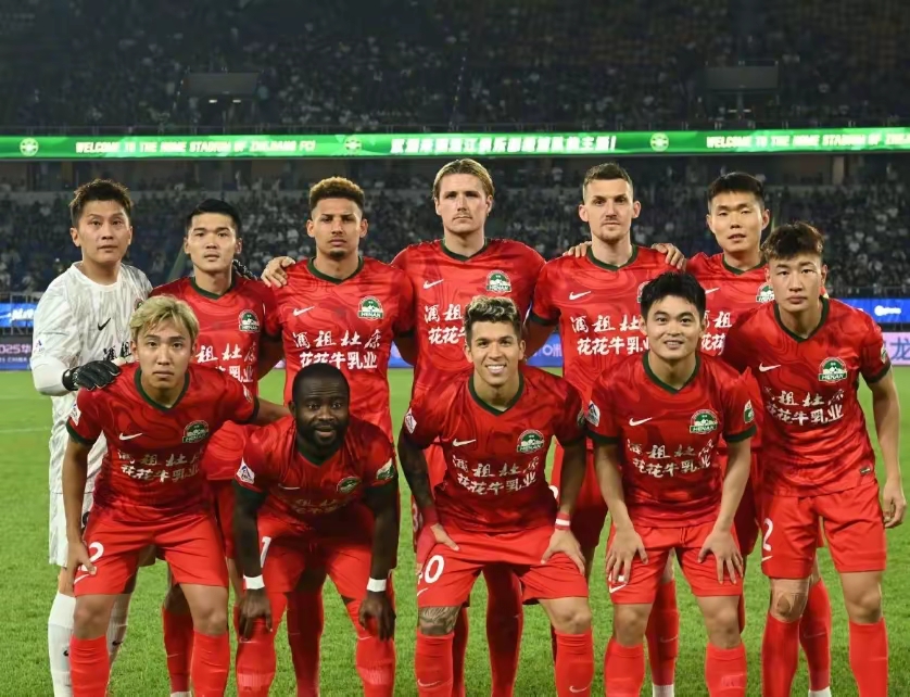 爱游戏官方登录入口-雄踞联赛榜首，强队夺冠呼声不断的简单介绍