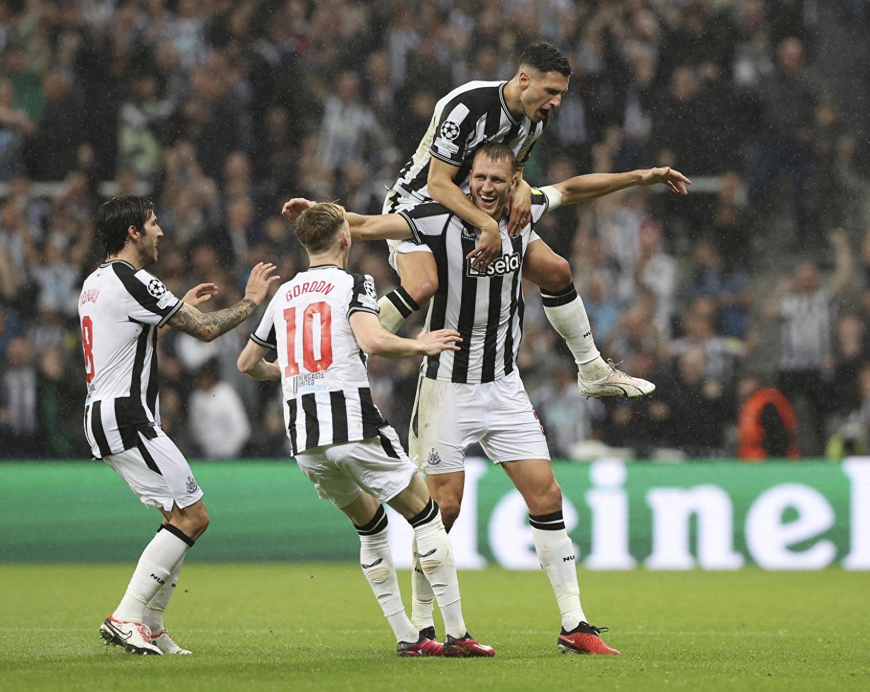 爱游戏网页版-关于狂胜！RB莱比锡主场大胜对手取得关键胜利的信息