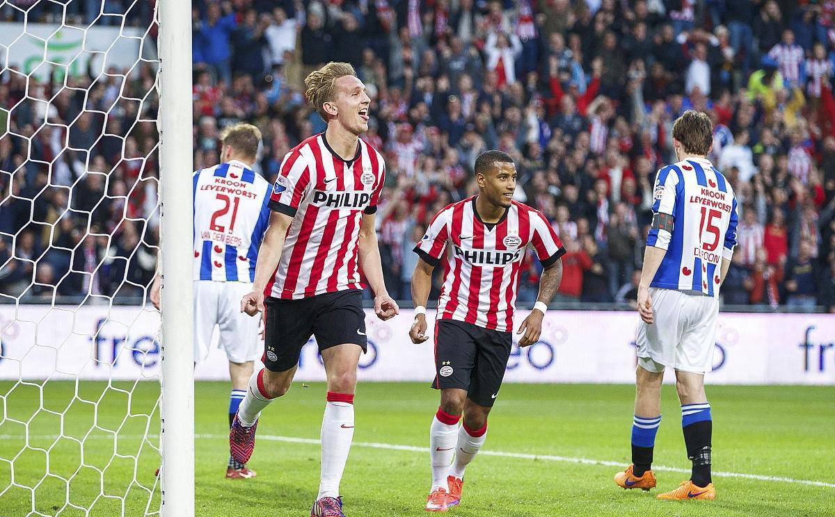 爱游戏登录-阿贾克斯客场不敌英超球队，遭受打击