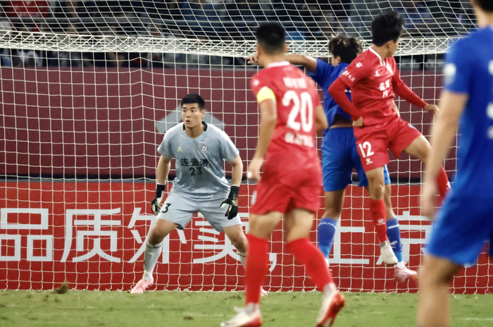 爱游戏官网-广州蓝队主场胜利，球员表现出色