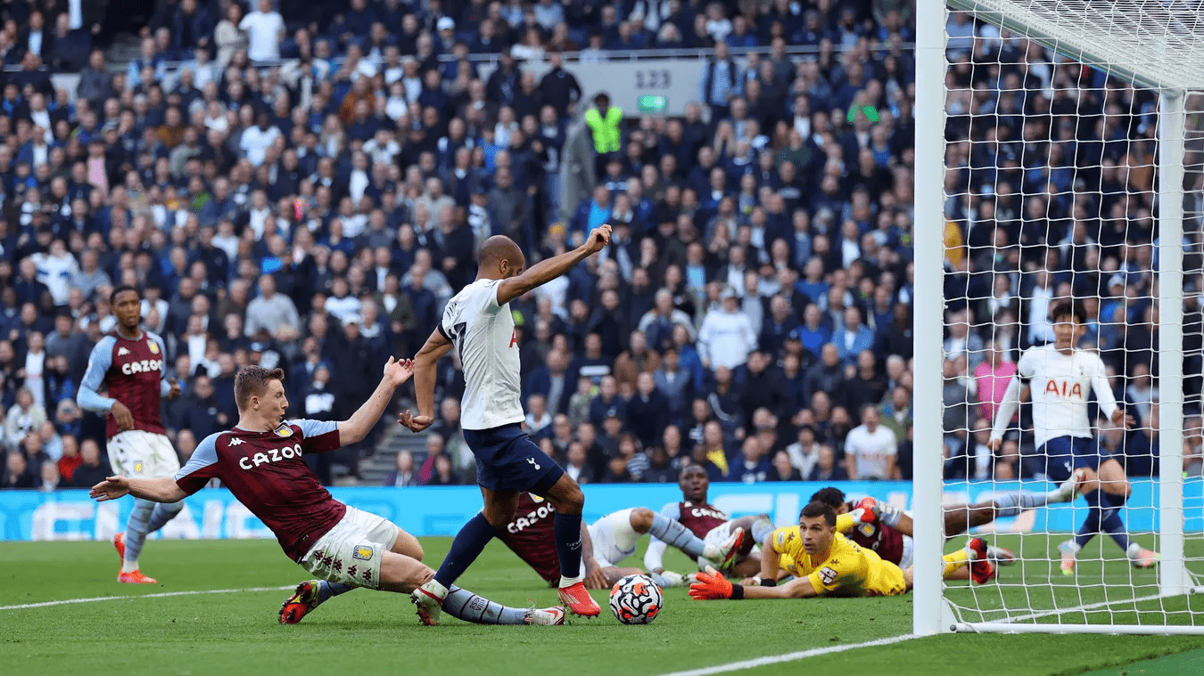 精彩足球对战激情上演,球员技艺精湛 精彩足球对战激情上演,球员技艺精湛