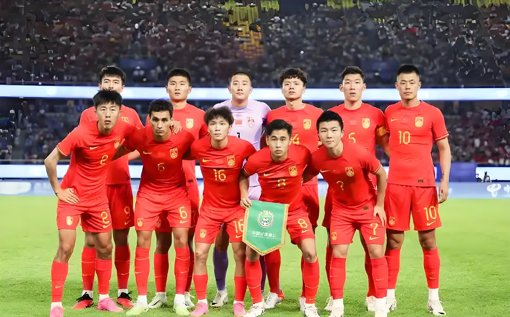 国内足球强队交锋,场上精彩纷呈,球迷热情高涨的简单介绍 国内足球强队交锋,场上精彩纷呈,球迷热情高涨的简单介绍